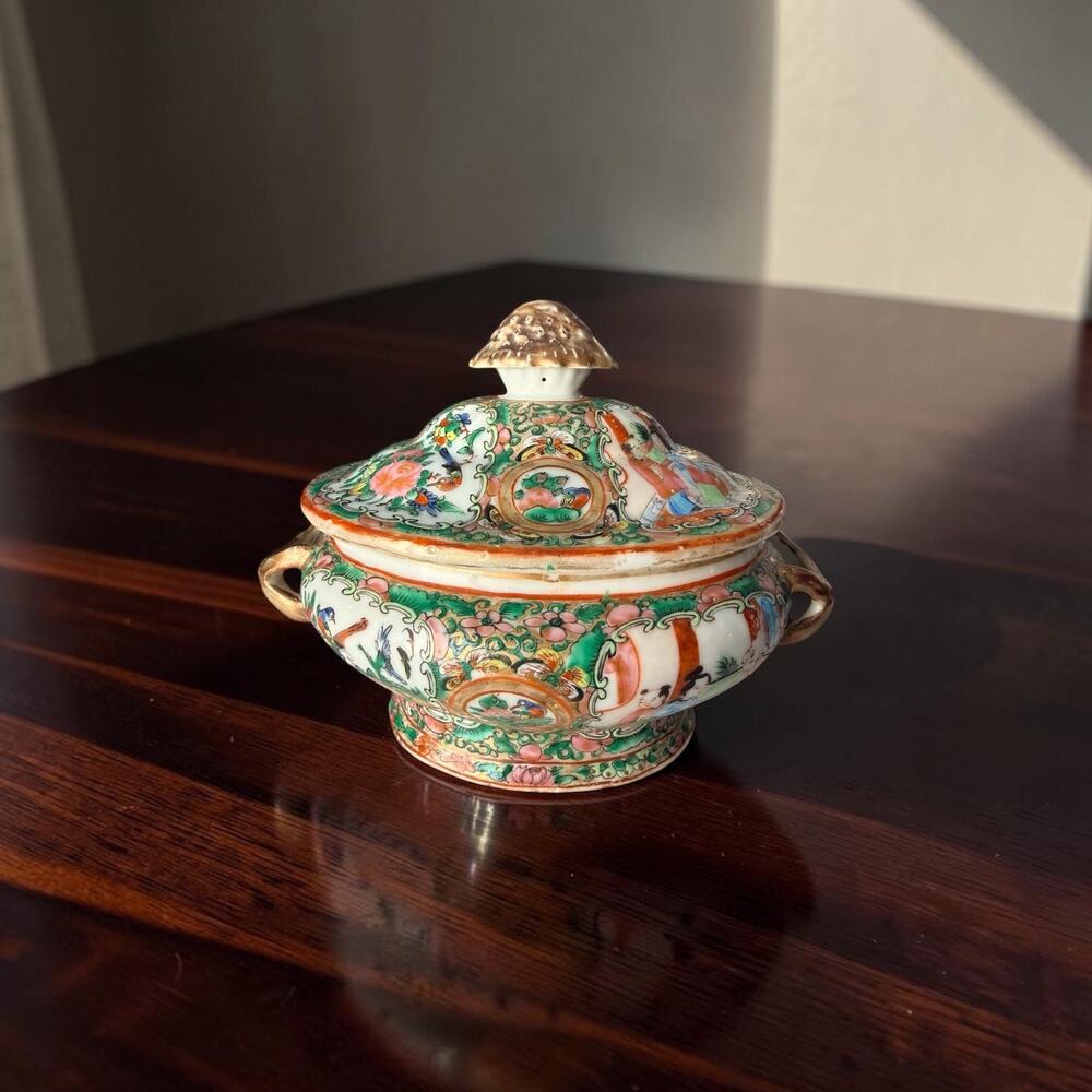 19th C Chinese Export Rose Medallion Porcelain Covered Tureen 8in